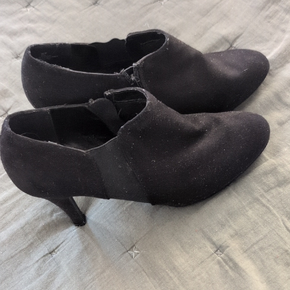 Impo Black Suede Pointed Heel Ankle Booties Size 9.5